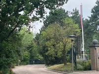 Muur van Rijksdorp / Van Bergenlaan da Wassenaar