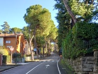 Via del Monte über Viale dei Pini